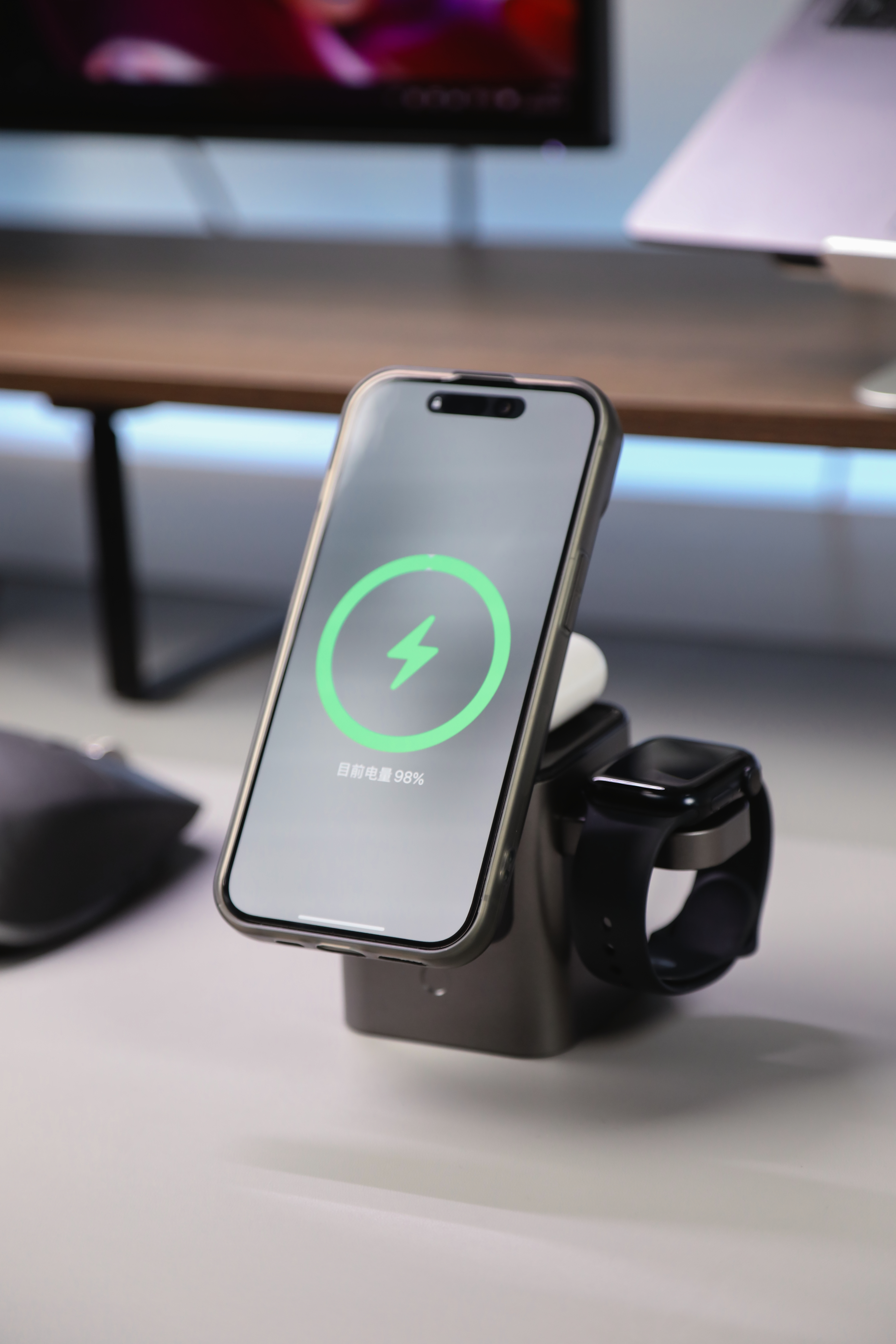 YT30 Electric Magnetic Wireless Charger - product view 5