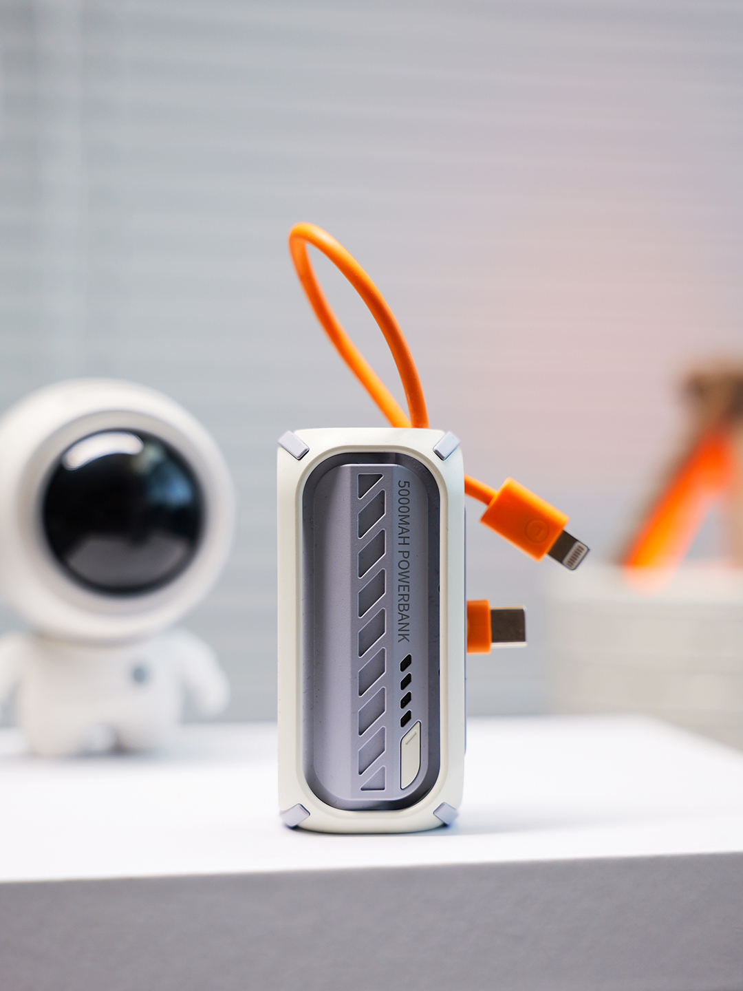 Astronaut Neck Fan and Power Bank Gift Set - product view 4