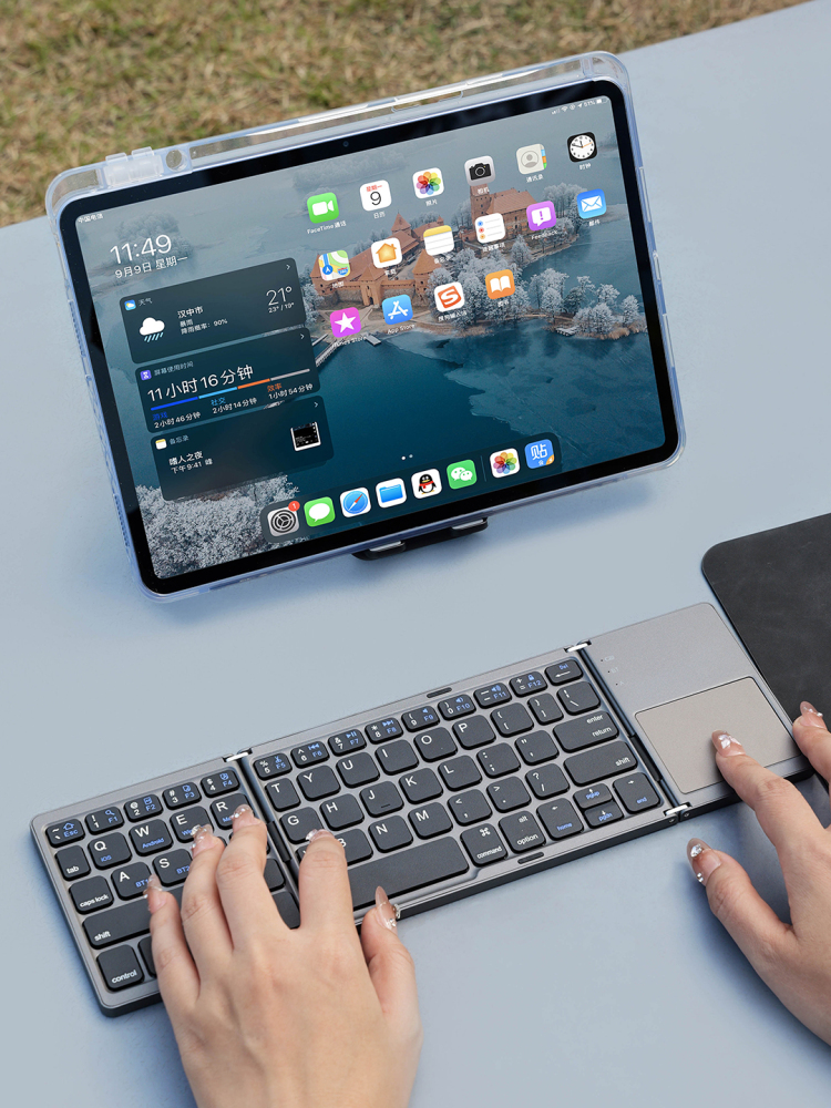 Foldable Wireless Keyboard Gift Set with Transparent Mouse & Wireless Charging Mouse Pad | Custom Logo Tech Kit