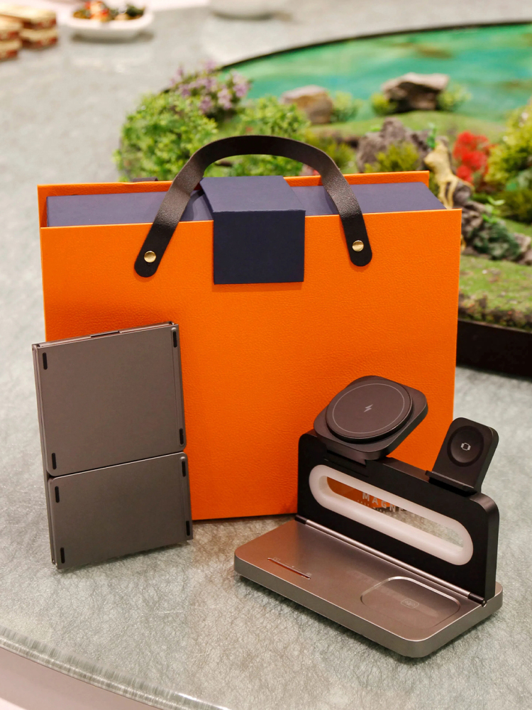 Foldable 3-in-1 Magnetic Wireless Charging Gift Set with Foldable Keyboard | Phone, Watch & Earbuds Charger | Custom Logo