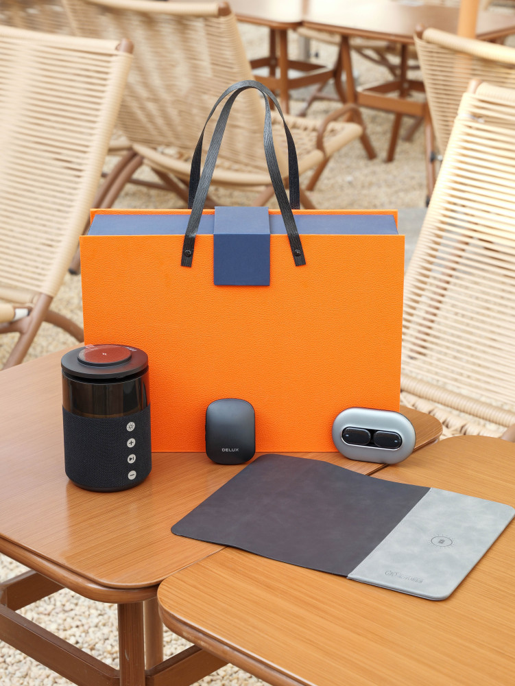 Wireless Charging Desk Gift Set | Charging Mouse Pad, 3-in-1 Bluetooth Speaker, Foldable Slide Mouse & AI Translator Earbuds | Custom Logo