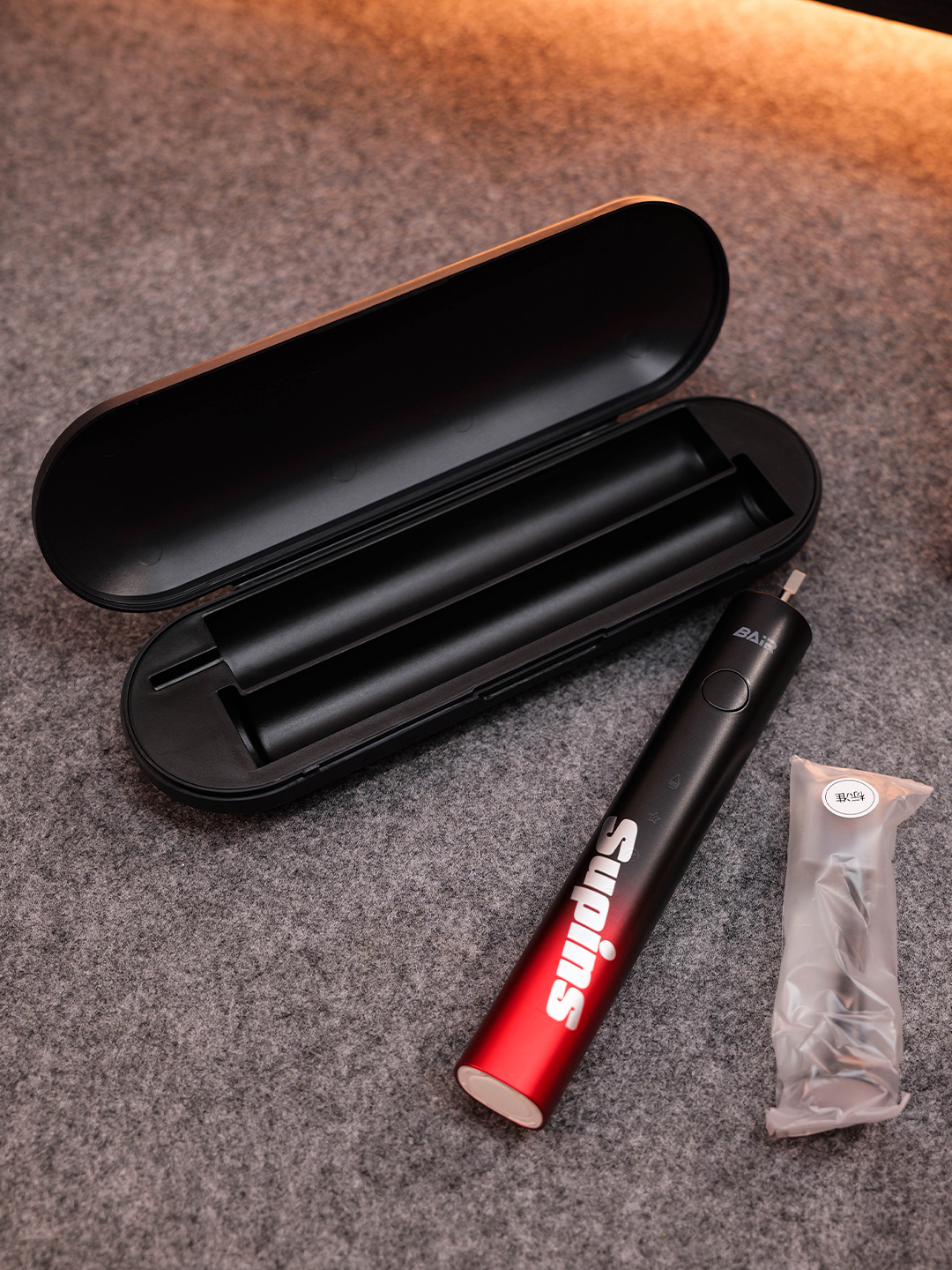 LC1010 透明 机甲风 无线充电器＋电动牙刷组合礼盒产品图 7
