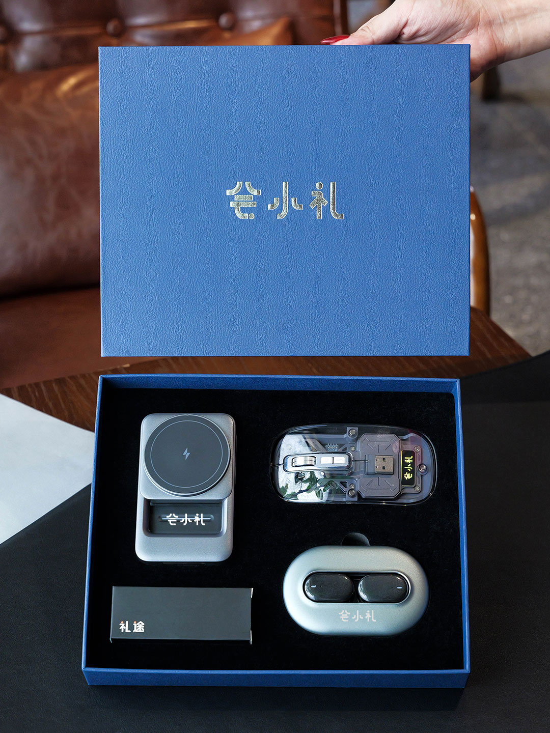 透明 无线充电器＋鼠标＋蓝牙耳机组合礼盒产品图 2