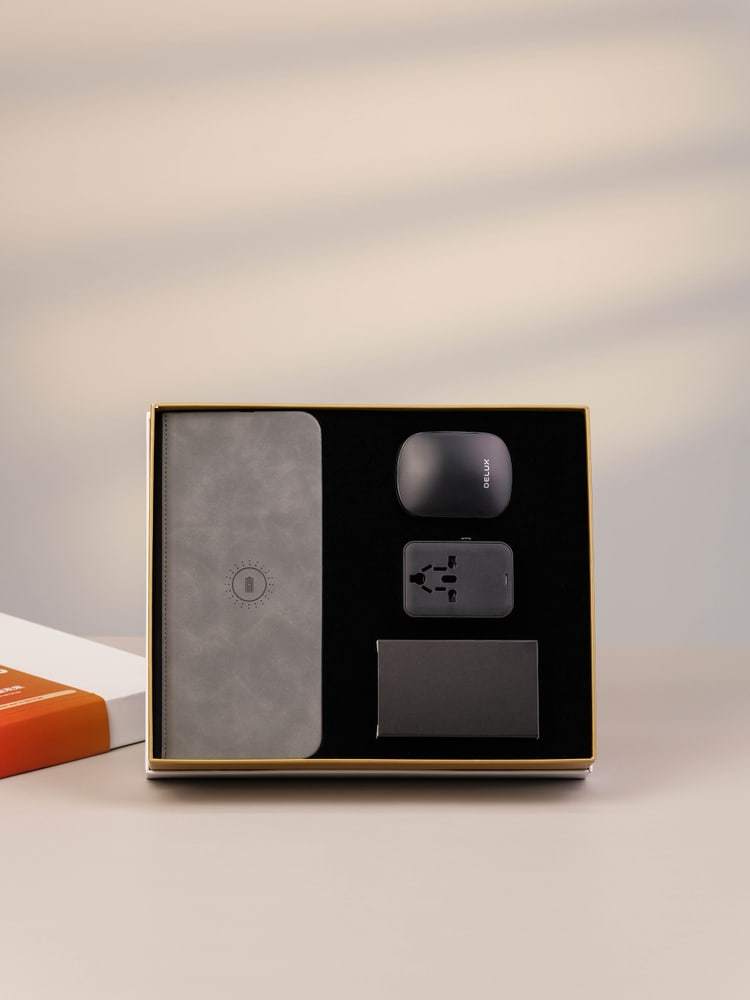 Business Travel Desk Gift Set with Wireless