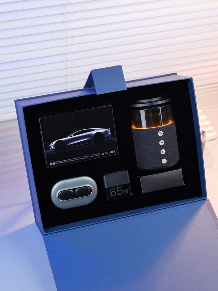 Premium Executive Tech Gift Set with Wireless - product view 2