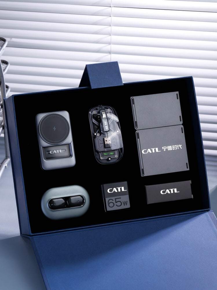 Premium Wireless Charging Office Gift Set - product view 2