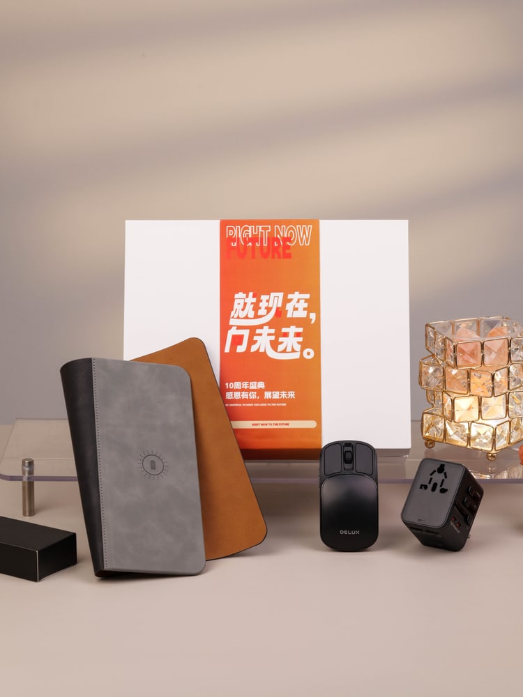 45W全球通转换插头（HHT521）＋WD05无线充鼠标垫＋MF20 Pro折叠鼠标 商务办公差旅礼盒 280围条包装盒产品图 6