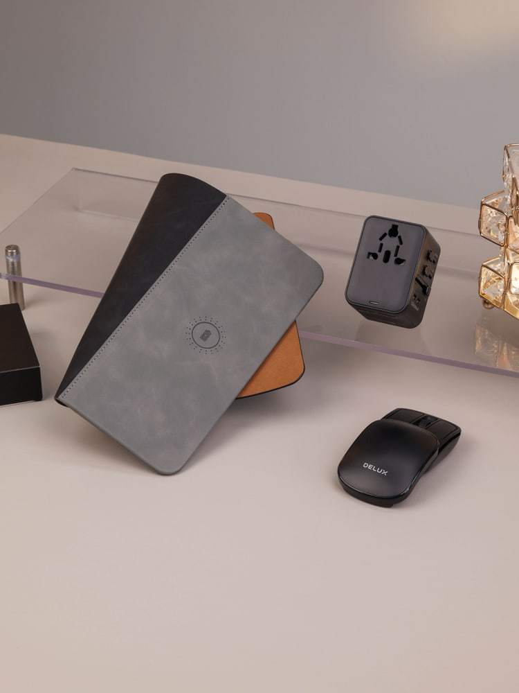 Business Travel Desk Gift Set with Wireless - product view 7