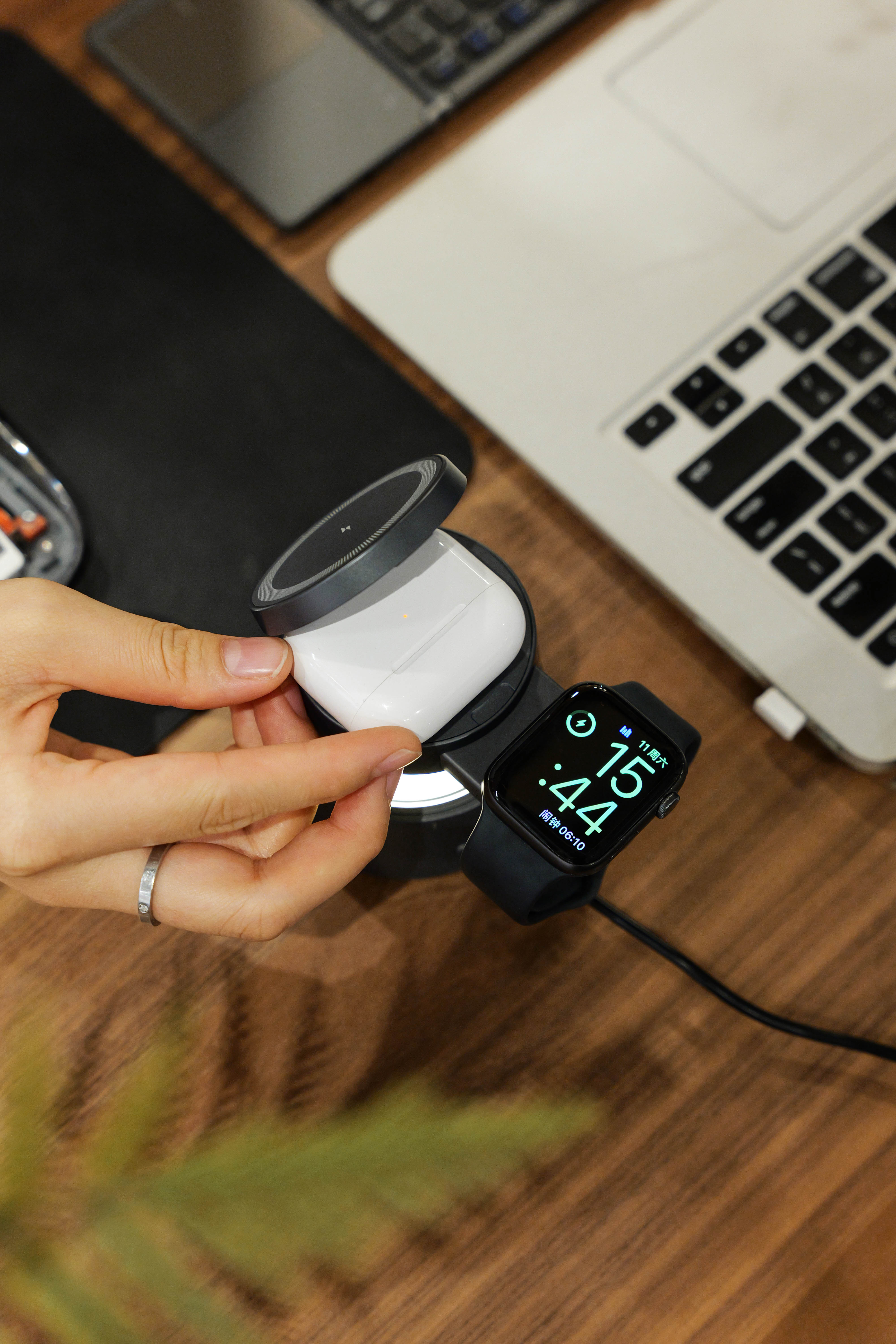 4-Piece Office Gift Set: Mushroom Lamp Wireless Charger Bluetooth Speaker, Transparent Tri-Mode Mouse, Tri-Fold Touch Bluetooth Keyboard & Wireless Charging Mouse Pad
