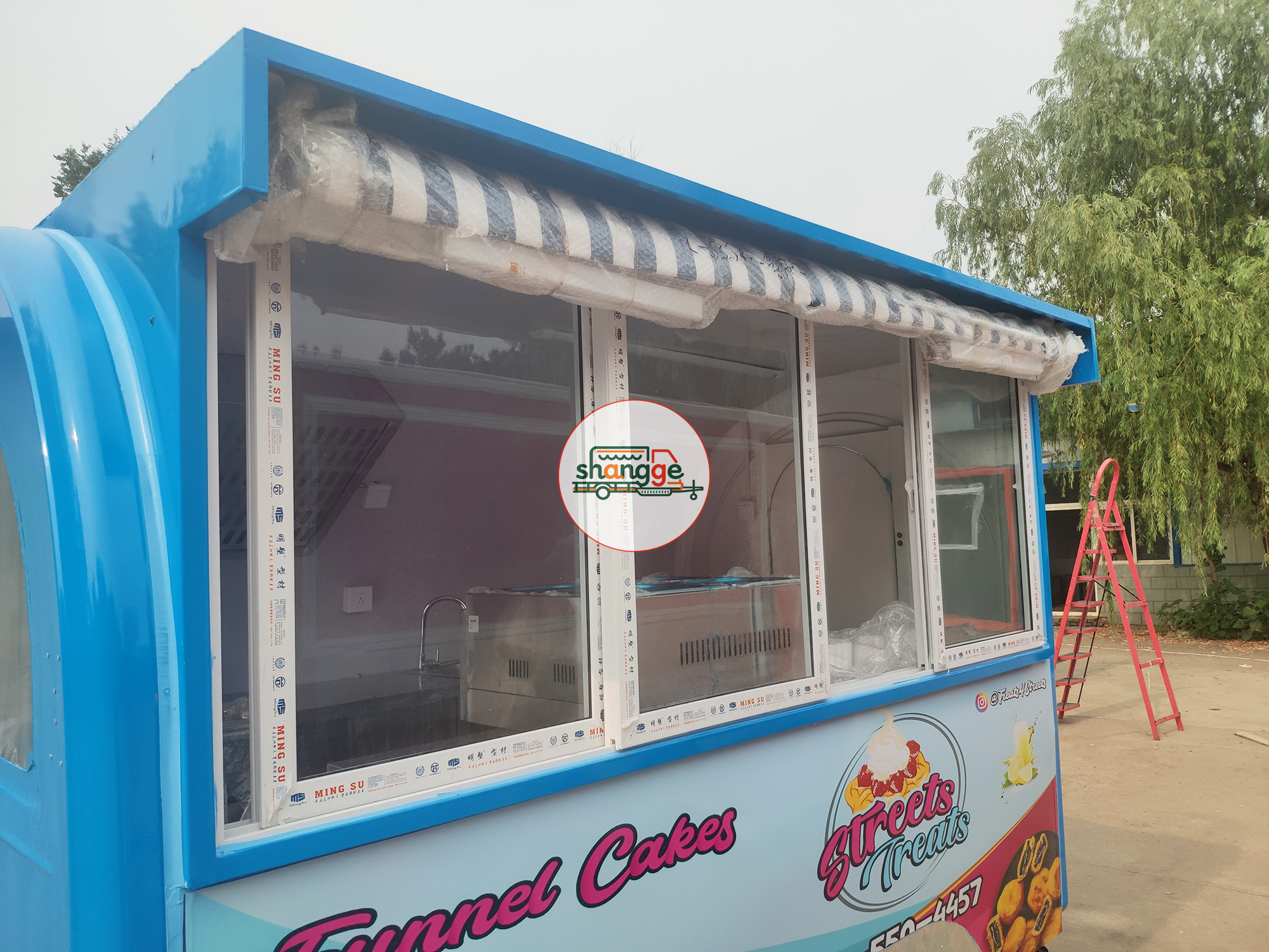 Round Food Trailer