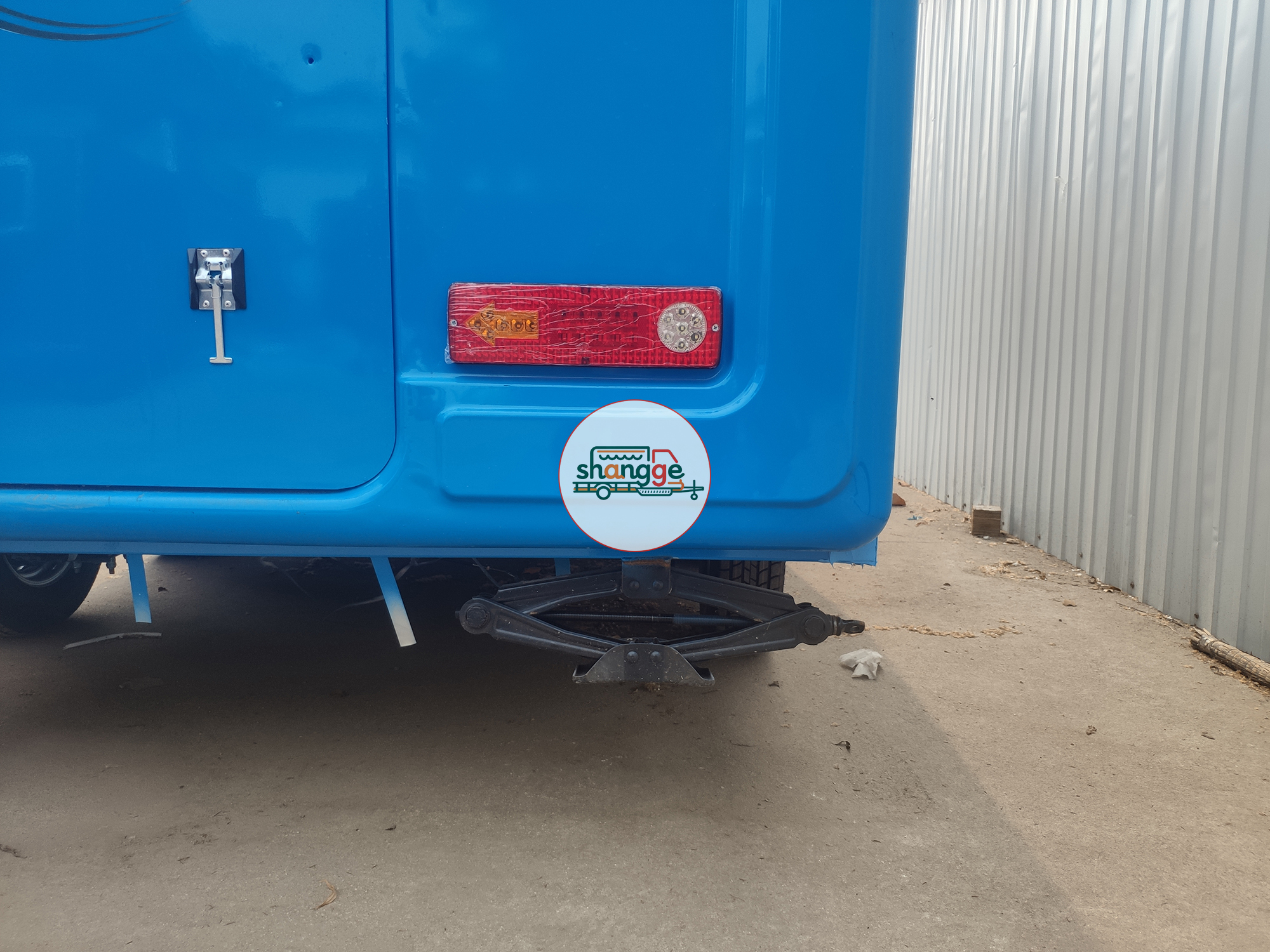 Round Food Trailer