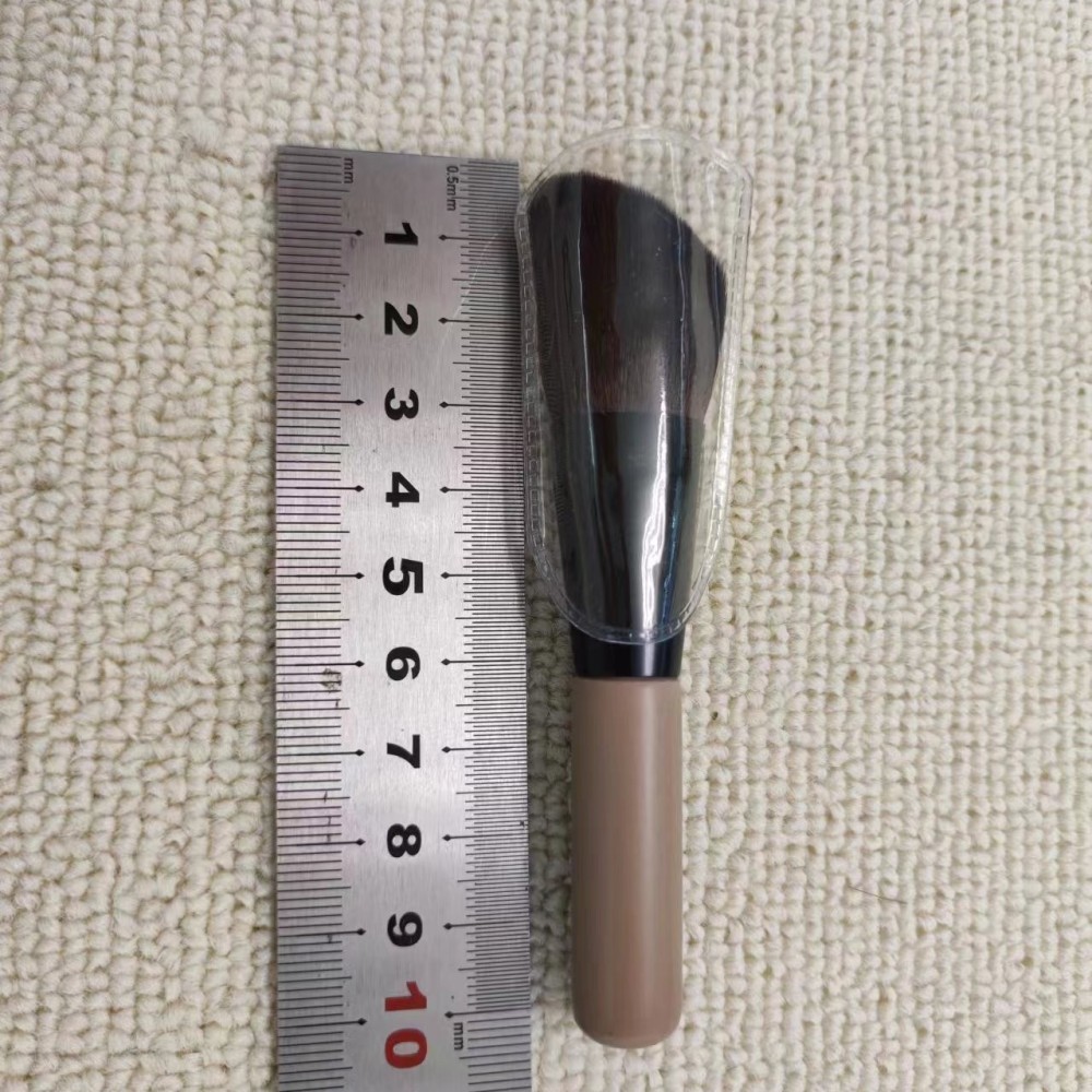 原木色便携迷你版木柄修容刷超软毛斜头化妆刷工厂直销粉底刷批发