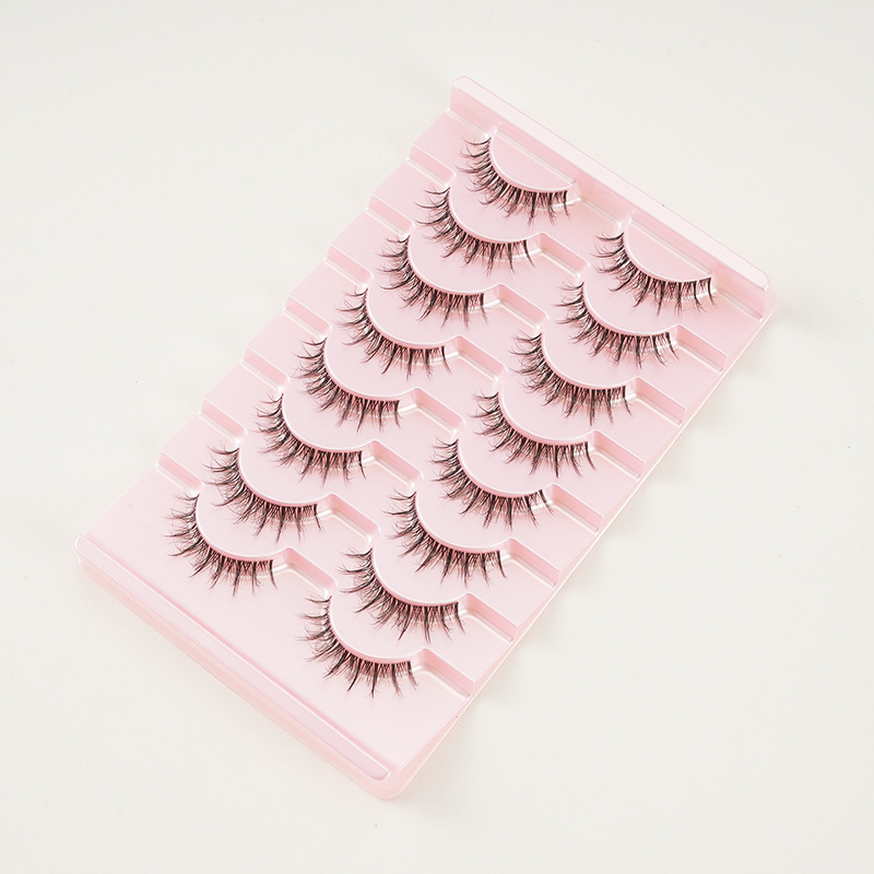 The "Little Devil False Eyelashes" naturally simulate the fishtail false eyelashes