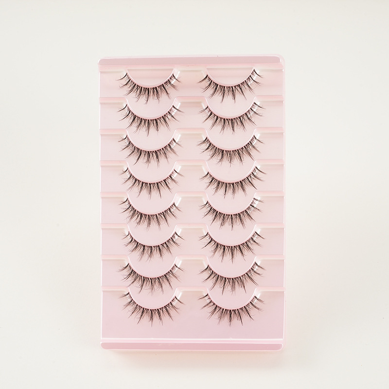 The "Little Devil False Eyelashes" naturally simulate the fishtail false eyelashes