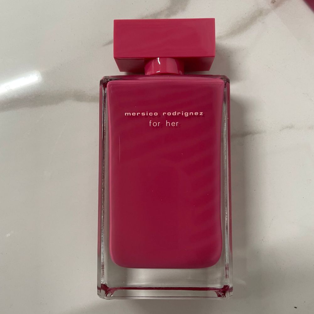 跨境外贸纳西素For her女士香水黑色瓶粉色麝香女士香水批发100ML