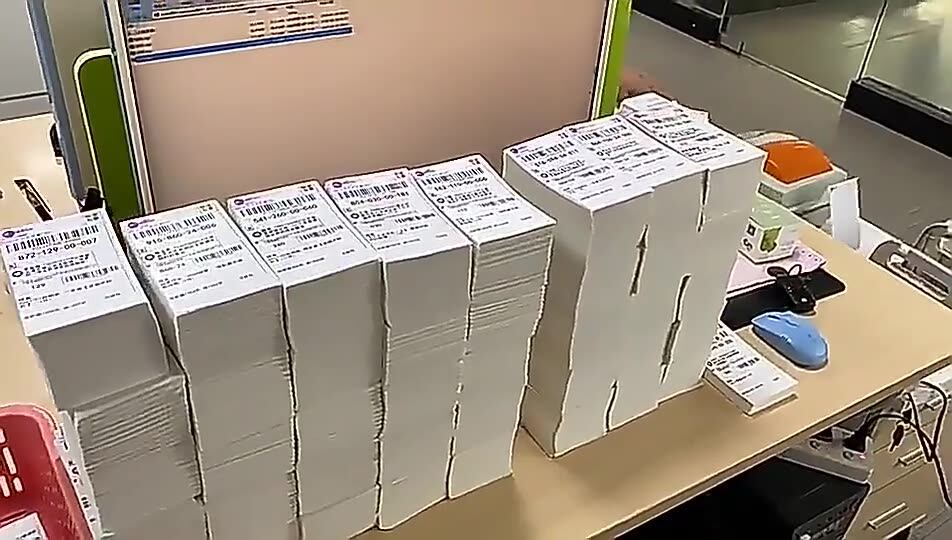 花瓣鲜花果冻变色口红金箔透明温变唇膏不沾杯不掉色滋润保湿批发