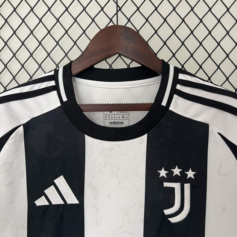 Juventus Home Replica Jersey 2024/25