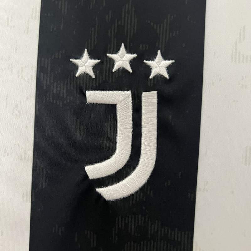 Juventus Home Replica Jersey 2024/25