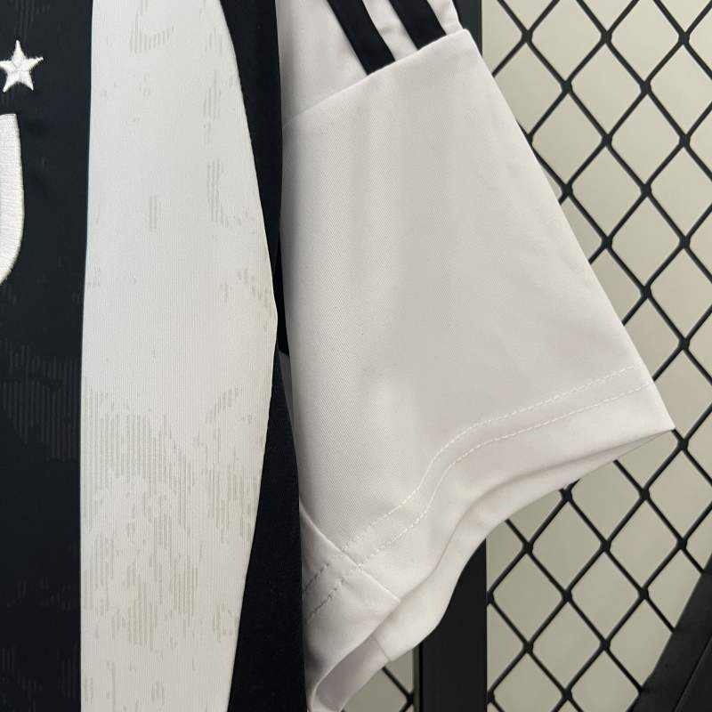 Juventus Home Replica Jersey 2024/25