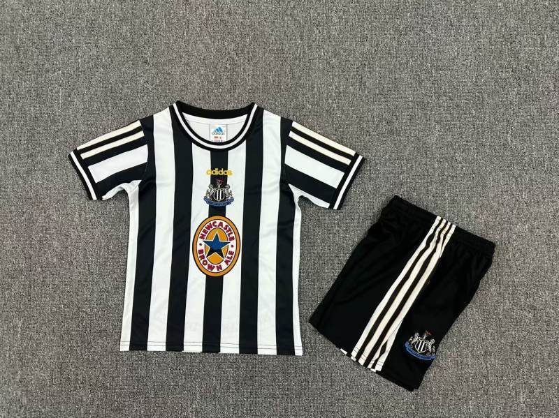 Retro Kids 97/99 Newcastle home size: 16-28
