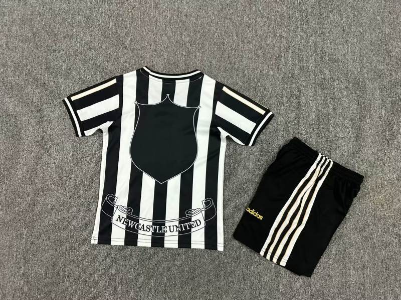 Retro Kids 97/99 Newcastle home size: 16-28