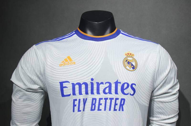 Retro Real Madrid Home Long Sleeve Player Edition 2021/22
