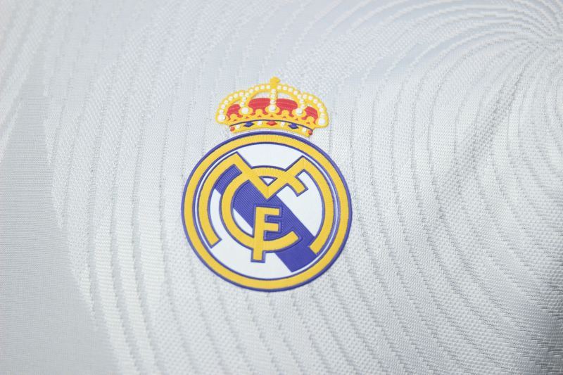 Retro Real Madrid Home Long Sleeve Player Edition 2021/22