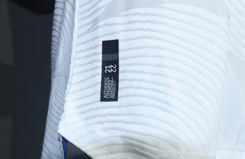Retro Real Madrid Home Long Sleeve Player Edition 2021/22
