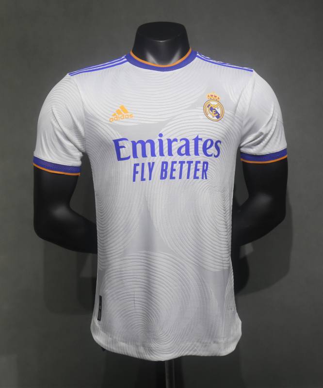 Retro Real Madrid Home Player Edition 2021/22