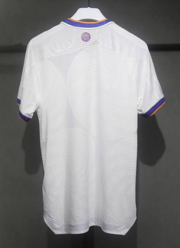 Retro Real Madrid Home Player Edition 2021/22