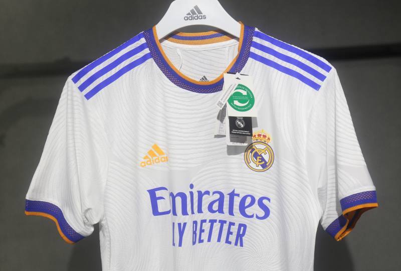 Retro Real Madrid Home Player Edition 2021/22