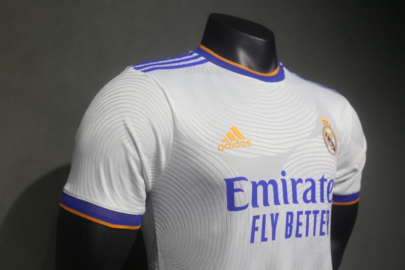 Retro Real Madrid Home Player Edition 2021/22