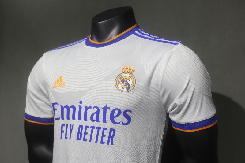 Retro Real Madrid Home Player Edition 2021/22