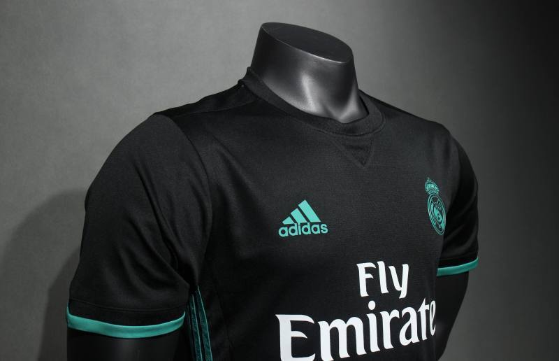 Retro Real Madrid Away Player Edition 2017/18