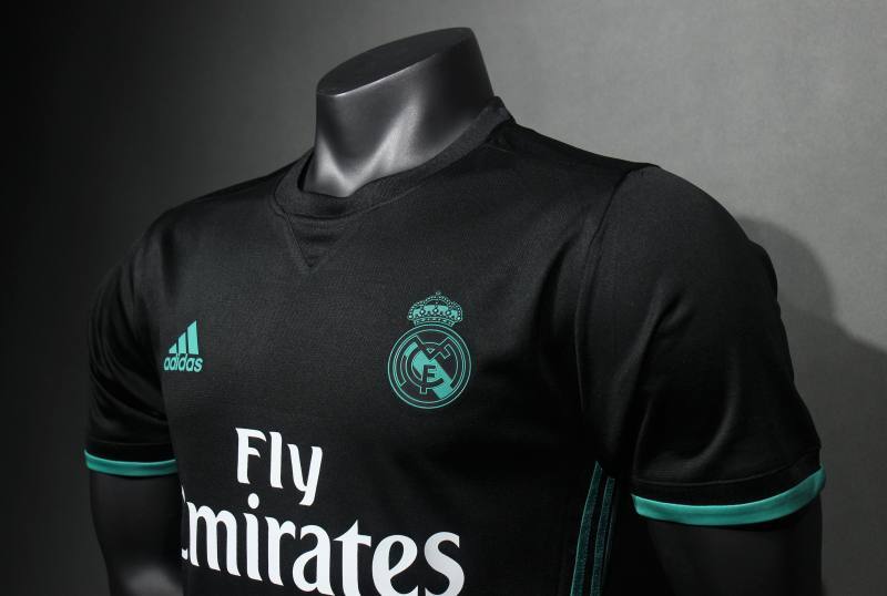 Retro Real Madrid Away Player Edition 2017/18