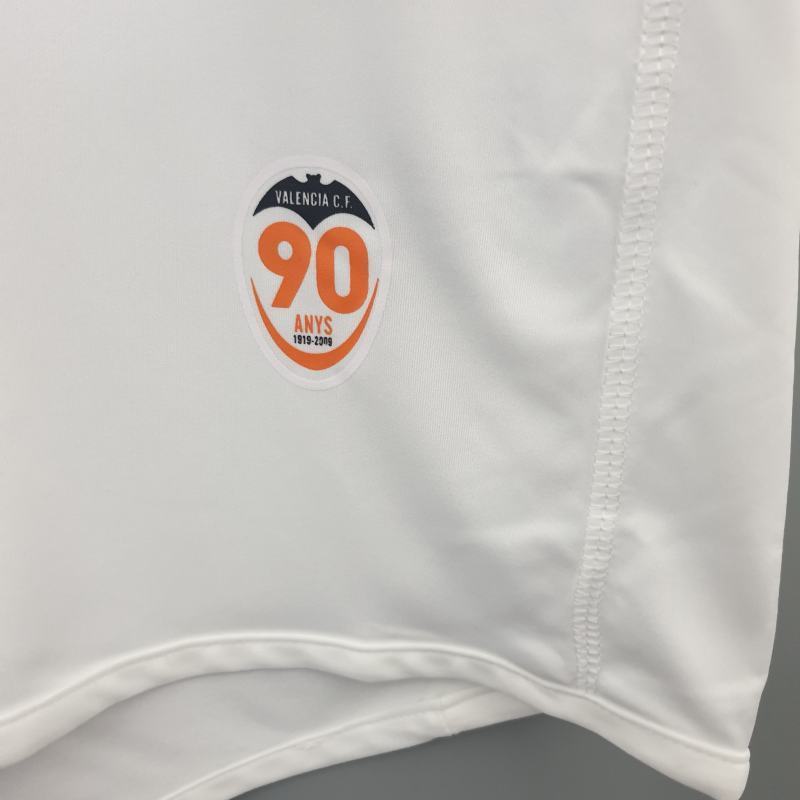 Retro Valencia 09/10 home