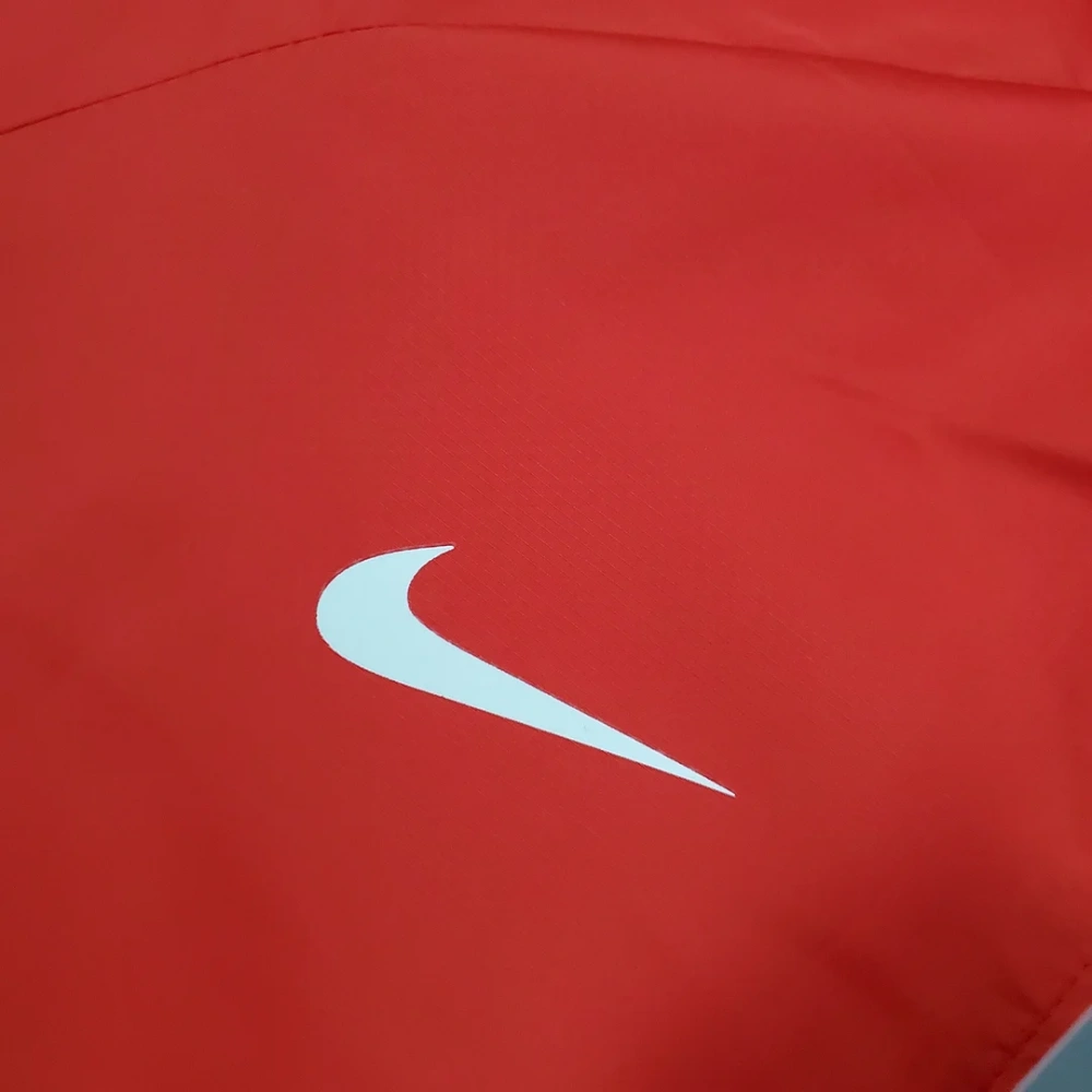 Liverpool Windbreaker Red Soccer Jersey 2021/2022