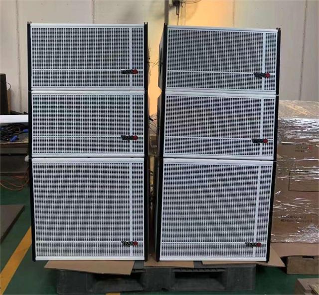 Active single 12 inch line array with single 18 inch sub bass