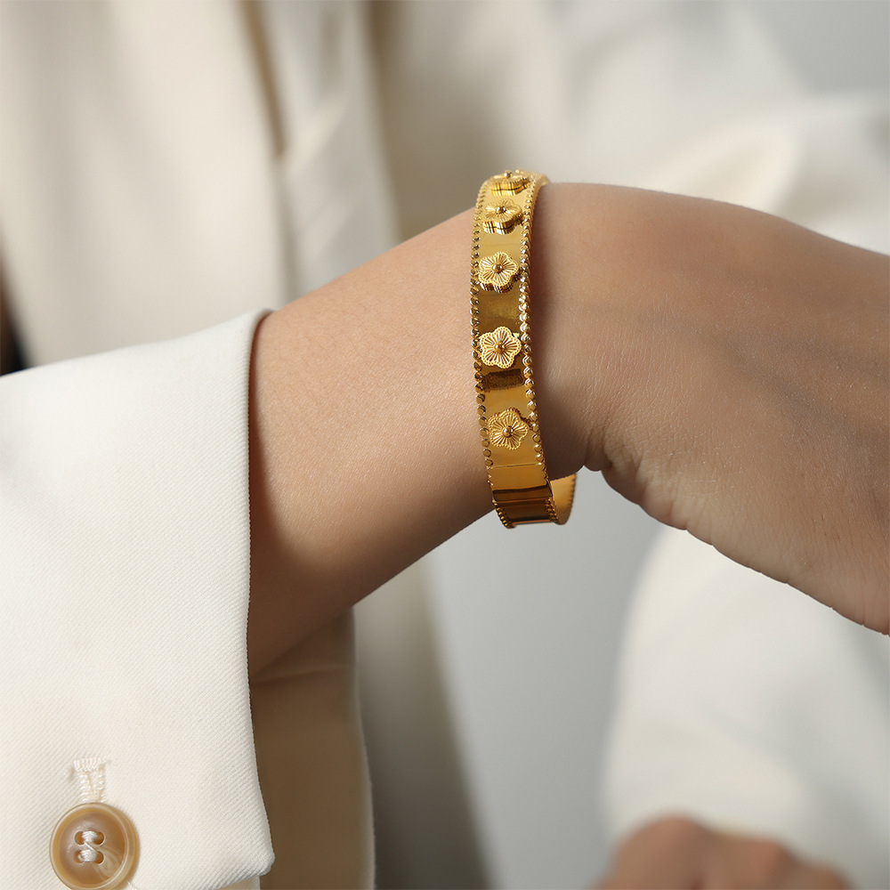 Trendy 18K PVD Gold Plated Tarnish Free Stainless Steel Elegant Flower Bangles for Women