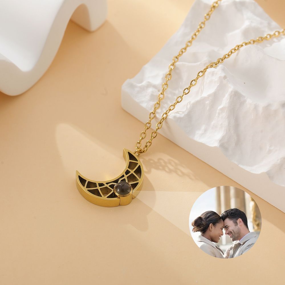 【私人定制】不锈钢月亮投影照片项链 宝石情侣彩色照片定制项链