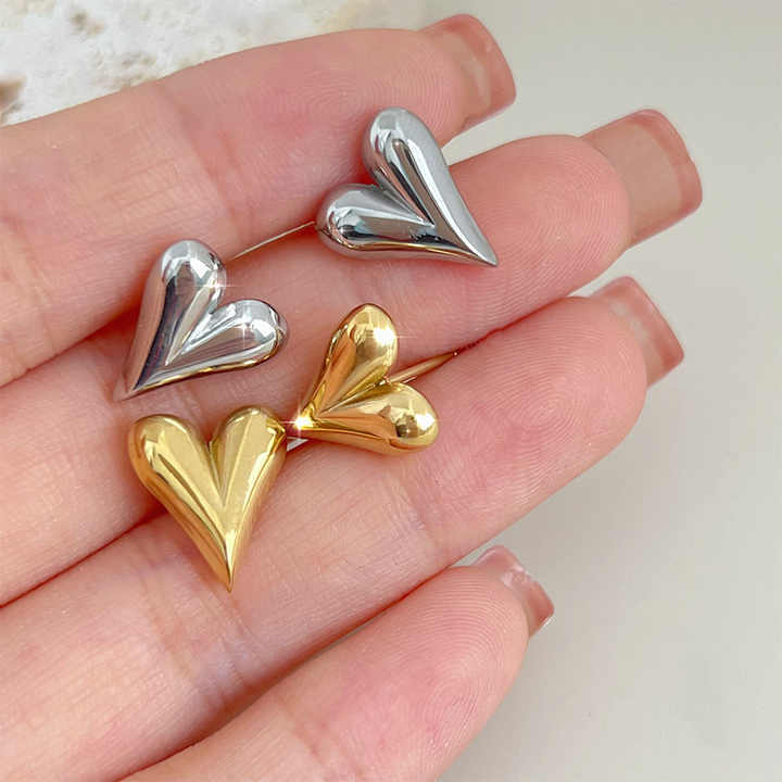 Fashion Jewelry 18K Gold Plated Stainless Steel Heart Shaped Stud Earrings for Women