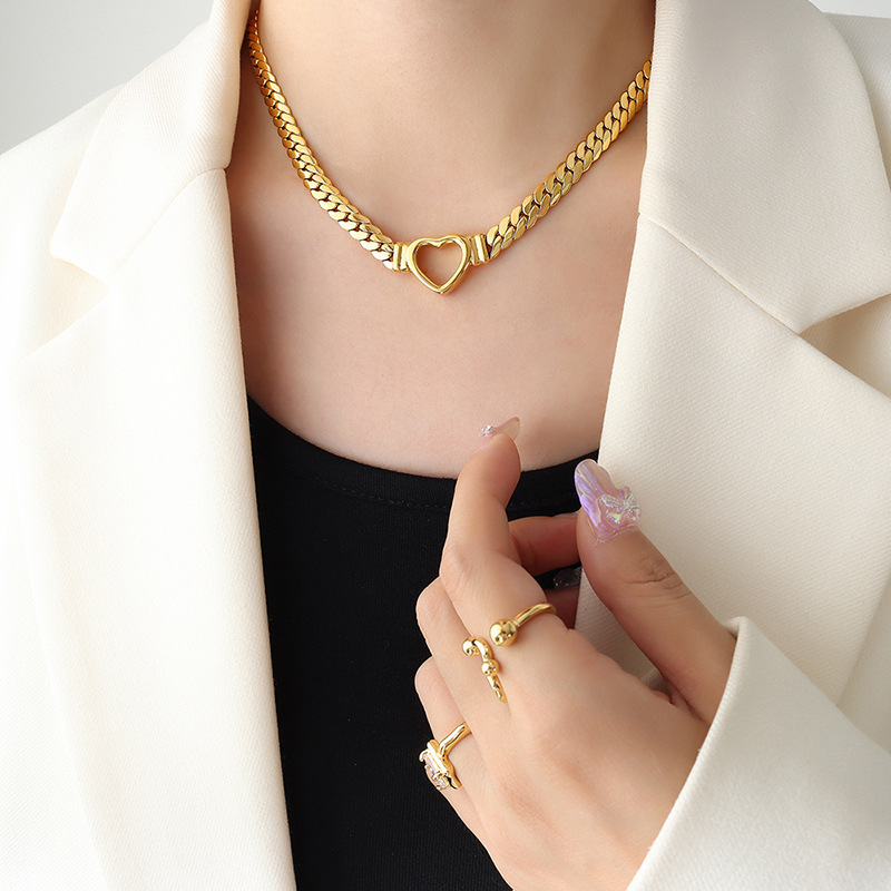 IVIAPRO Jewelry High End 18K Gold Plated Heart Shape Stainless Steel Cuban Chain Necklace Tarnish Free & Waterproof