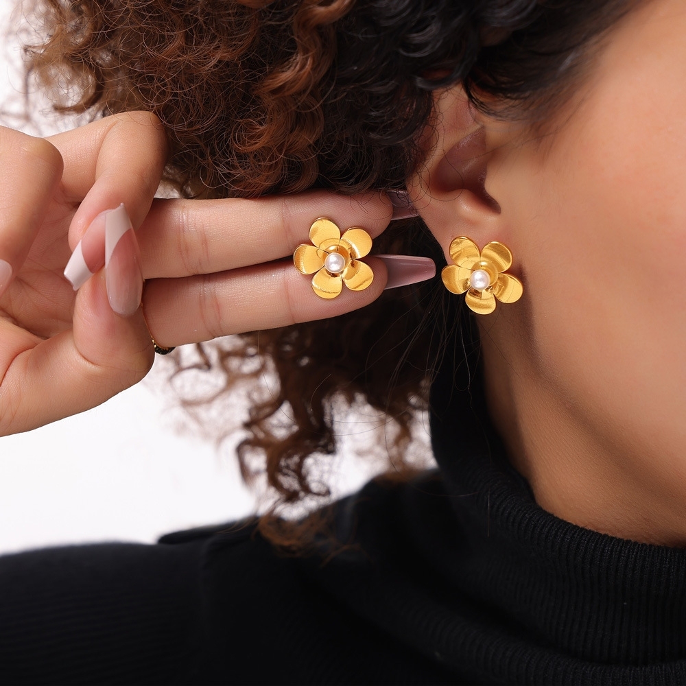 IVIAPRO Jewelry New Arrival Elegant 18K PVD Gold Plated Stainless Steel Flower Pearl Stud Earrings for Women