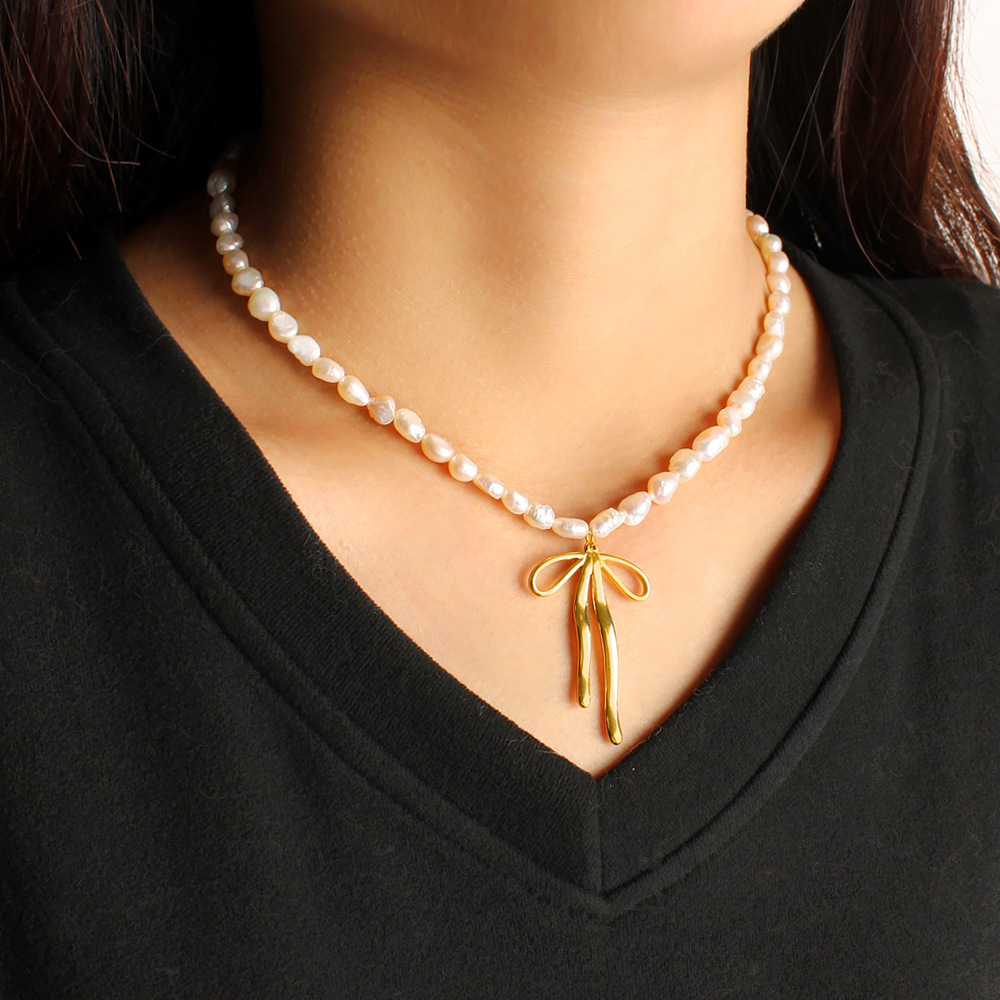 INS Hot Selling Sweet Butterfly Pendant Necklace Non-tarnish Stainless Steel Bowknot Freshwater Pearl Beaded Choker Necklaces