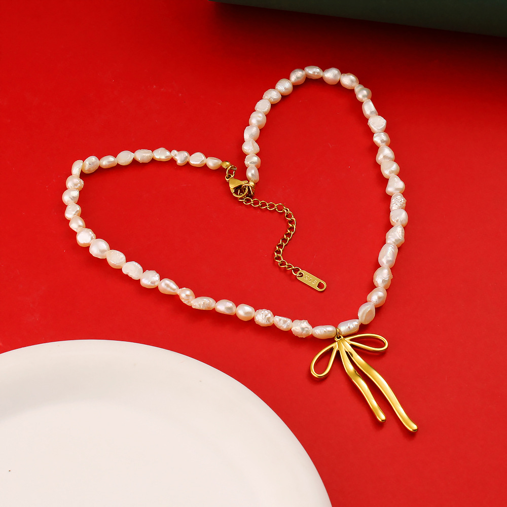 INS Hot Selling Sweet Butterfly Pendant Necklace Non-tarnish Stainless Steel Bowknot Freshwater Pearl Beaded Choker Necklaces