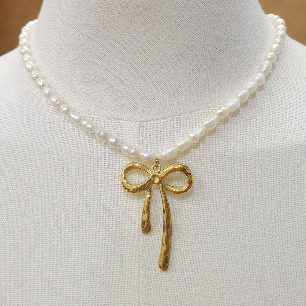 INS Hot Selling Sweet Butterfly Pendant Necklace Non-tarnish Stainless Steel Bowknot Freshwater Pearl Beaded Choker Necklaces