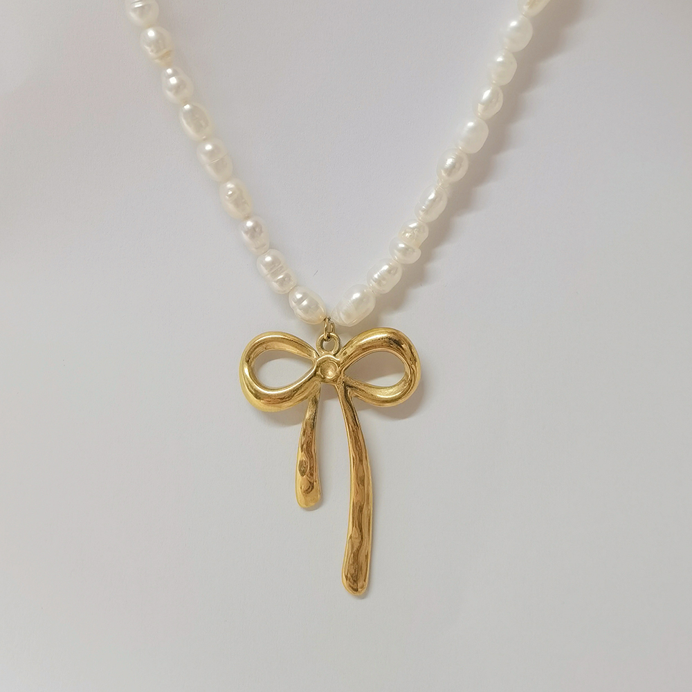 INS Hot Selling Sweet Butterfly Pendant Necklace Non-tarnish Stainless Steel Bowknot Freshwater Pearl Beaded Choker Necklaces