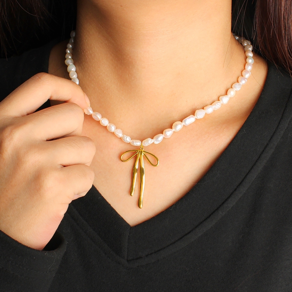 INS Hot Selling Sweet Butterfly Pendant Necklace Non-tarnish Stainless Steel Bowknot Freshwater Pearl Beaded Choker Necklaces