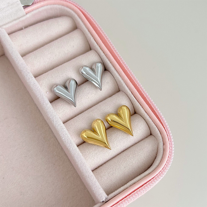 Fashion Jewelry 18K Gold Plated Stainless Steel Heart Shaped Stud Earrings for Women