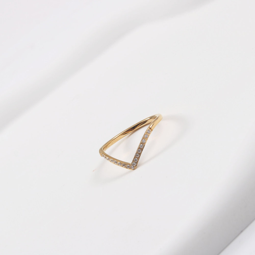 New Arrival High End Stainless Steel 18K Gold Plated Dainty Cubic Zirconia Half Pave Irregular Arrow Rings for Women